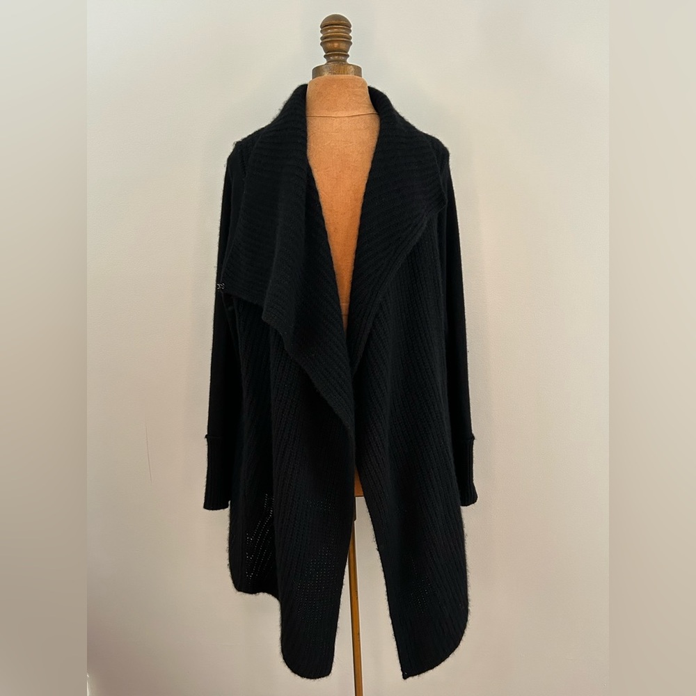 360 Cashmere 100% Cashmere Medium black wrap sweater w/pockets